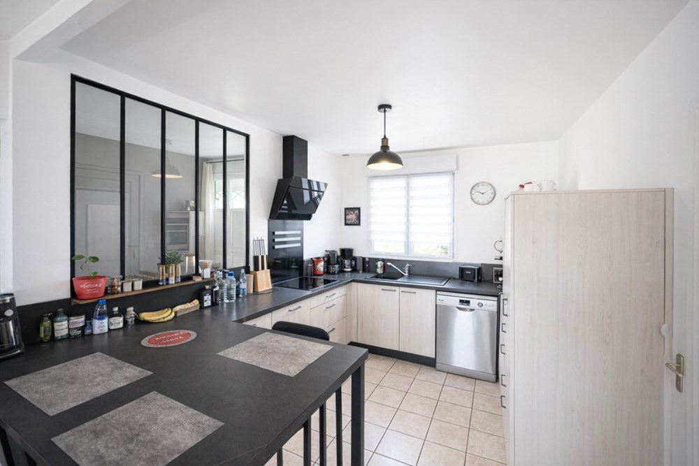 MAISON 90 M² - 2003 - GRAND JARDIN - PLAIN PIED - 3 CHAMBRES - GARAGE - GRANDE PIECE DE VIE photo 5