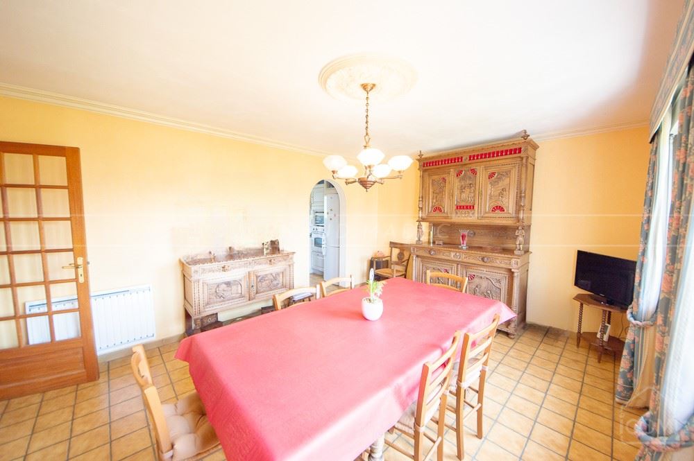 MAISON DE 140 M² - 4 CHAMBRES - GRAND GARAGE - VIE DE PLAIN-PIED POSSIBLE - AU CALME photo 5
