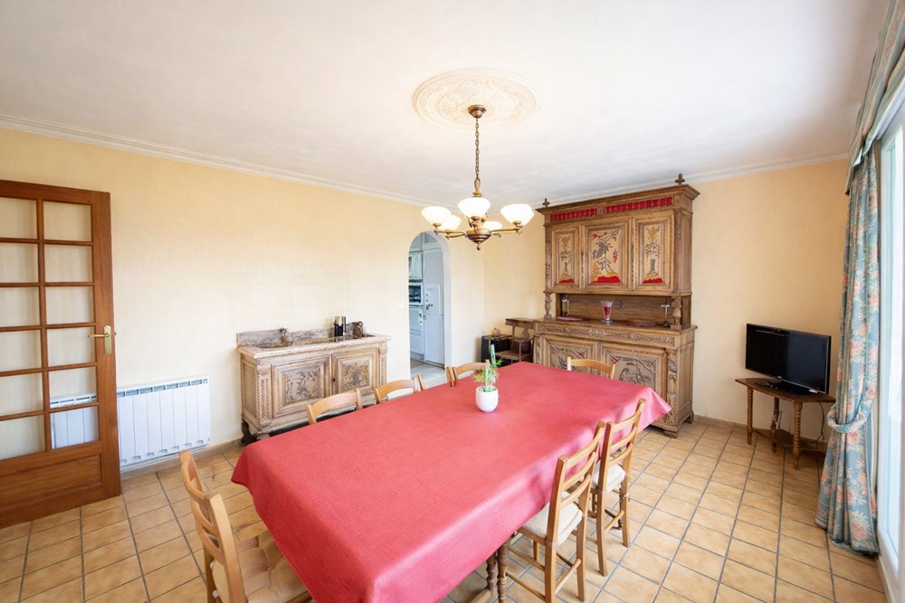 MAISON DE 140 M² - 4 CHAMBRES - GRAND GARAGE - VIE DE PLAIN-PIED POSSIBLE - AU CALME photo 4