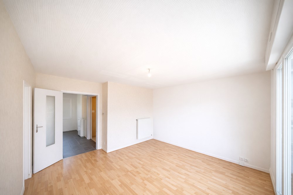 APPARTEMENT T2 DE 50 M² - BELLE PIECE DE VIE LUMINEUSE EXPO OUEST - CHAMBRE AVEC RANGEMENT - IDEAL 1ER ACQUISITION OU LOCATIF photo 3