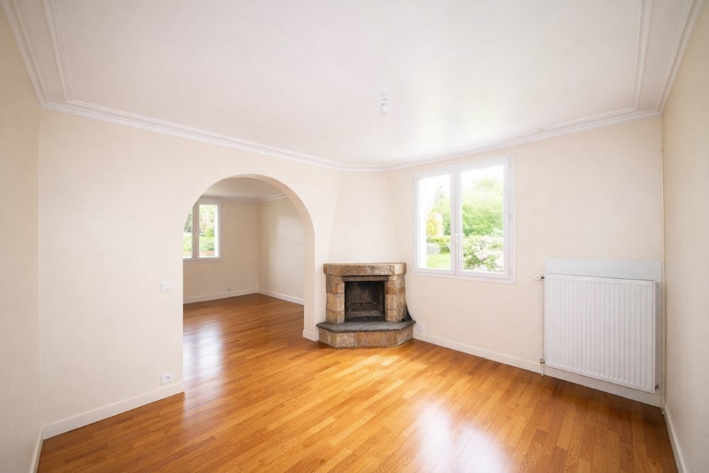 MAISON INDIVIDUELLE - 3 CHAMBRES - LUMINEUSE ET AGREABLE - SOUS SOL COMPLET - JARDIN CLOS photo 2