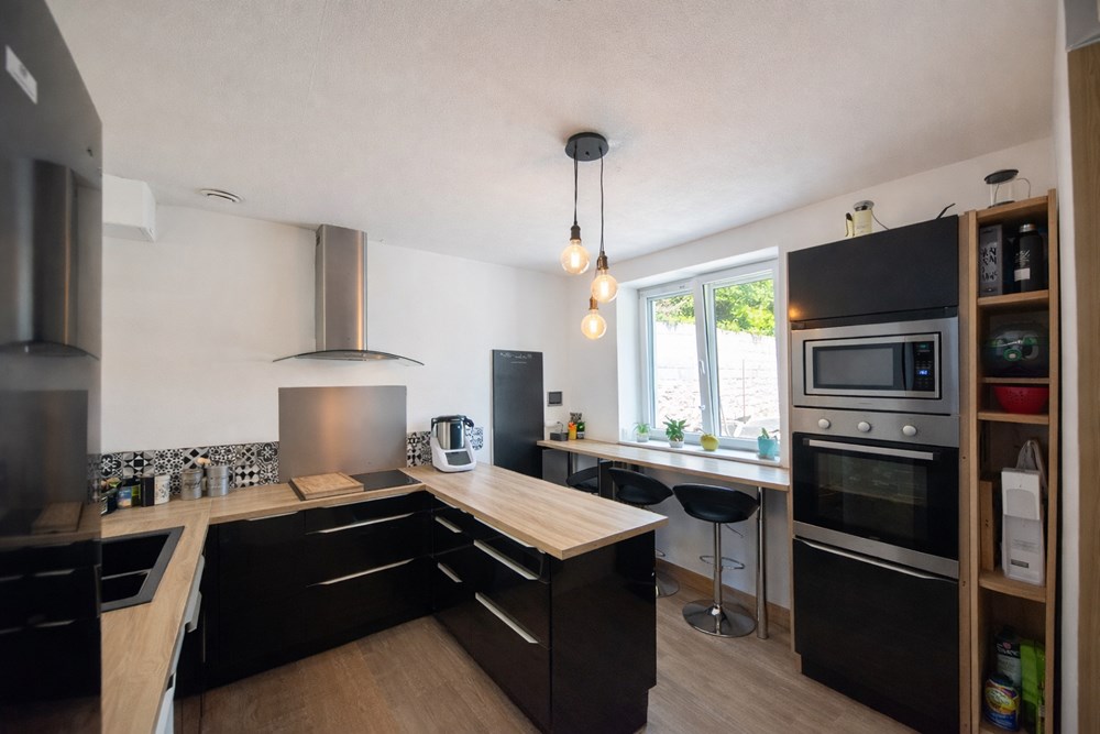 MAISON 103M² - 3 CHAMBRES - TERRAIN 500M² - PROXIMITE ECOLES ET COMMERCES - DEPENDANCE - JARDIN CLOS photo 3