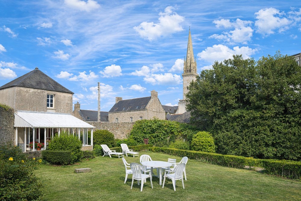 PROPRIETE D'EXCEPTION T10 - JARDIN CLOS EN HYPER CENTRE VILLE - IDEAL MAISON DE FAMILLE OU PROJET PROFESSIONNEL - RARE photo 5