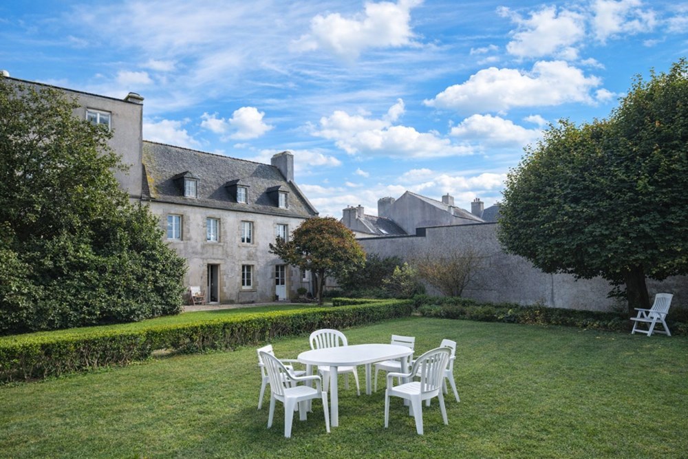 PROPRIETE D'EXCEPTION T10 - JARDIN CLOS EN HYPER CENTRE VILLE - IDEAL MAISON DE FAMILLE OU PROJET PROFESSIONNEL - RARE photo 2