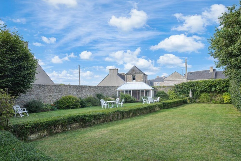 PROPRIETE D'EXCEPTION T10 - JARDIN CLOS EN HYPER CENTRE VILLE - IDEAL MAISON DE FAMILLE OU PROJET PROFESSIONNEL - RARE photo 5