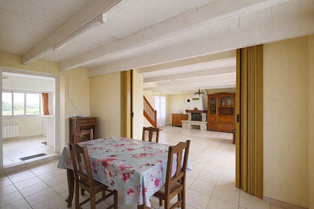 MAISON DE 145 M2 - 3 CHAMBRES POSSIBLE 5 - TERRAIN DE 2400 M2 - EXPOSITION SUD - GARAGE - ATELIER - BEAU POTENTIEL - DPE EN D photo 3