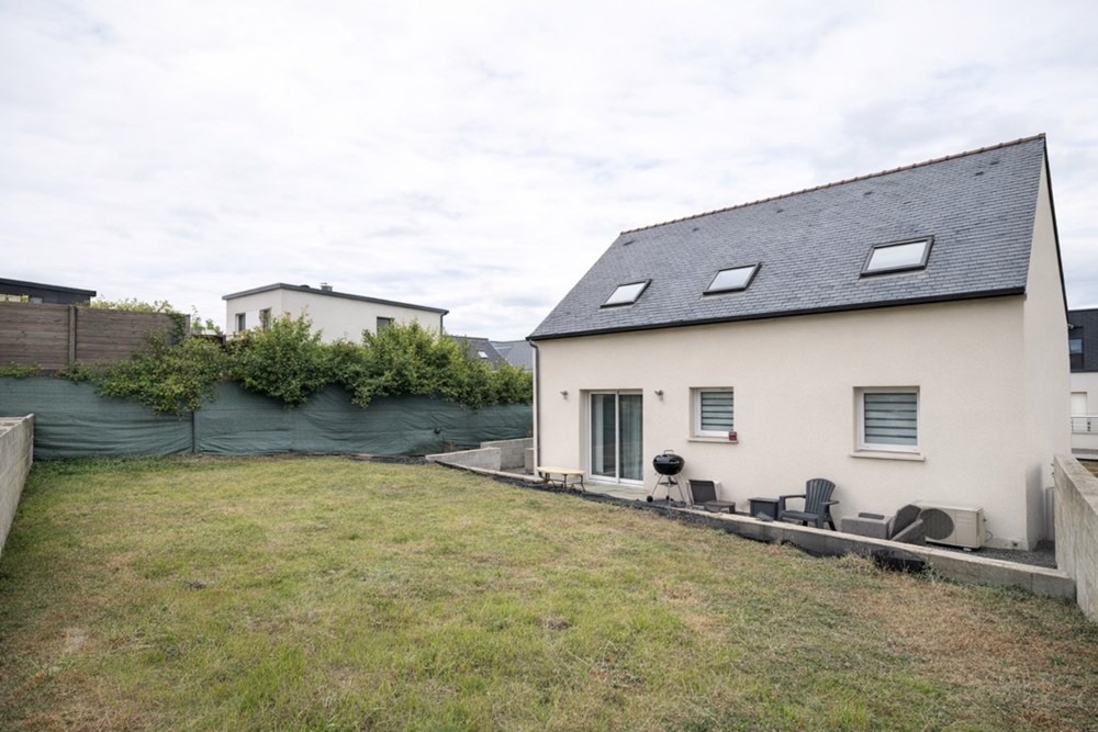 MAISON T6 - 115 M² - 5 CHAMBRES - 2019 - POMPE A CHALEUR - TERRAIN 330 M² - SOUS DECENNALE - VIE DE PLAIN-PIED - GARAGE