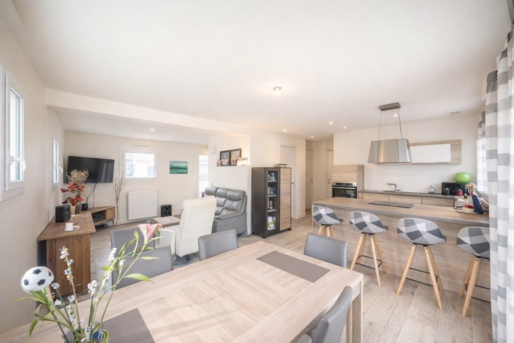 MAISON T6 - 115 M² - 5 CHAMBRES - 2019 - POMPE A CHALEUR - TERRAIN 330 M² - SOUS DECENNALE - VIE DE PLAIN-PIED - GARAGE photo 3