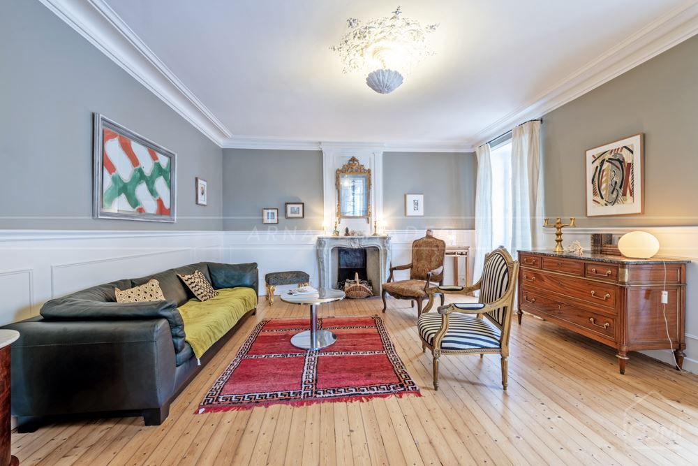 APPARTEMENT DUPLEX AU 1ER ET 2ND DERNIER ETAGE - PETITE COPROPRIETE - CHARME - RARE