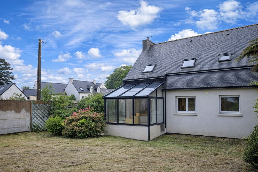 MAISON T4 - PIECE DE VIE DE 40M² AVEC ACCES DIRECT AU JARDIN - PISCINE SPA A ETUDIER - PROXIMITE COMMERCES - CALME - DPE D - RARE