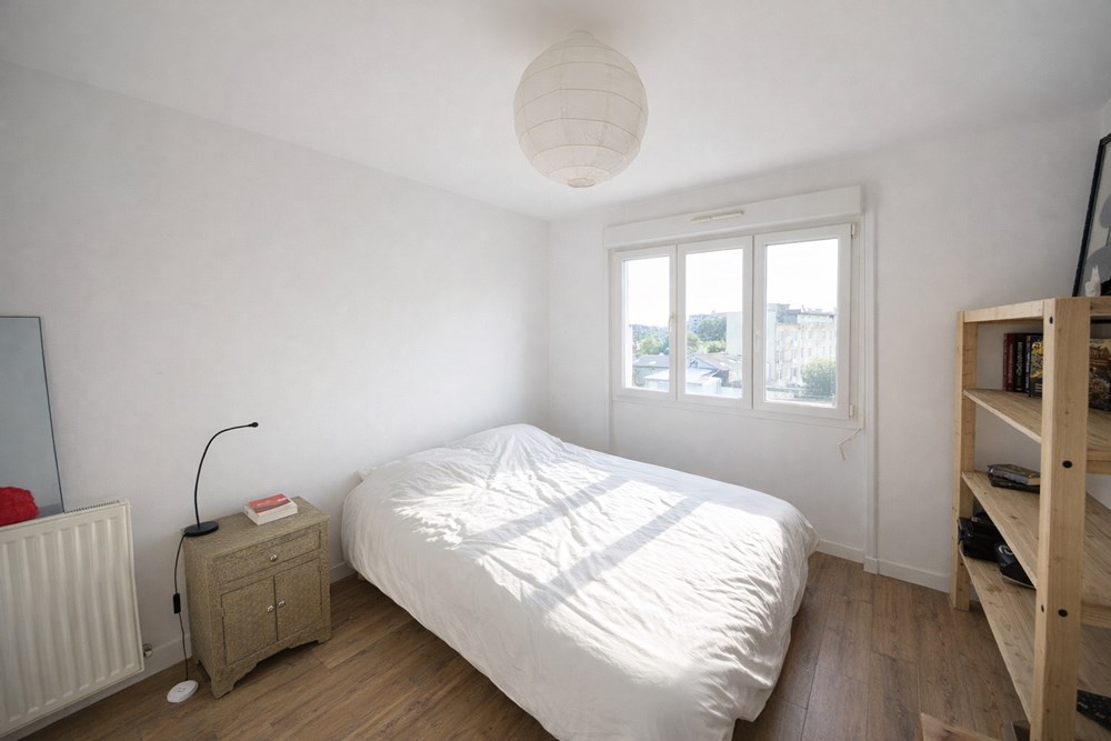 APPARTEMENT COUP DE COEUR - 63 M² - TRES LUMINEUX - VUE DEGAGEE SANS VIS A VIS - 2 CHAMBRES - GRANDE PIECE DE VIE photo 4