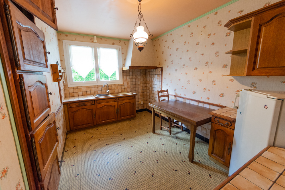 MAISON T7/8 188M² - 5 CHAMBRES - SOUS SOL INTEGRAL ET GARAGE - BEAU POTENTIEL - TERRAIN CLOS 325M² photo 4