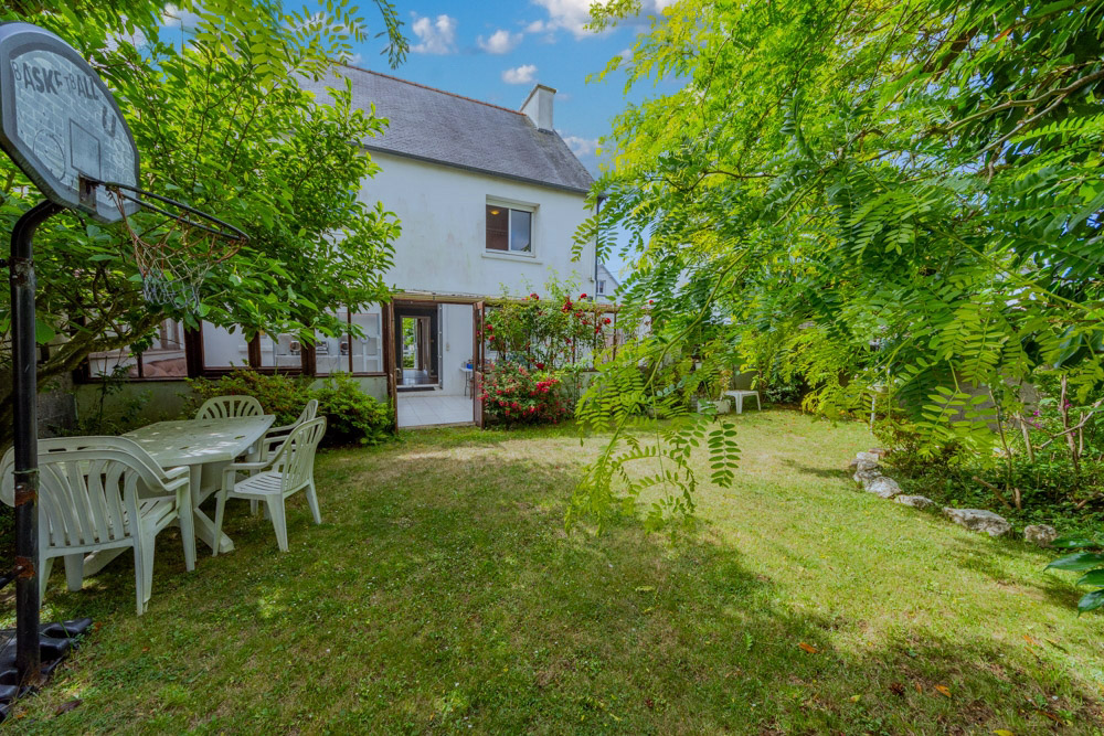 MAISON T7/8 188M² - 5 CHAMBRES - SOUS SOL INTEGRAL ET GARAGE - BEAU POTENTIEL - TERRAIN CLOS 325M²