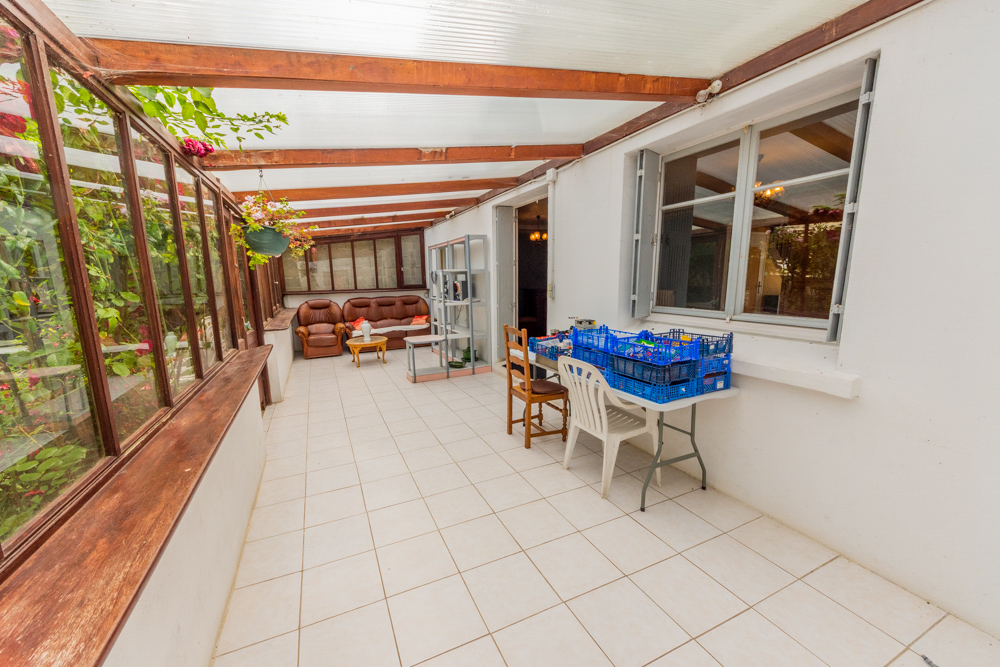 MAISON T7/8 188M² - 5 CHAMBRES - SOUS SOL INTEGRAL ET GARAGE - BEAU POTENTIEL - TERRAIN CLOS 325M² photo 2