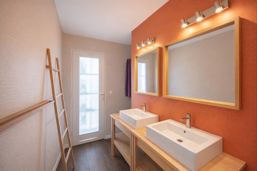 SUPERBE APPARTEMENT - LUMINEUX SANS VIS A VIS - 2 CHAMBRES - VUE SUR LES CAPUCINS ET LA VILLE - COUP DE COEUR photo 5