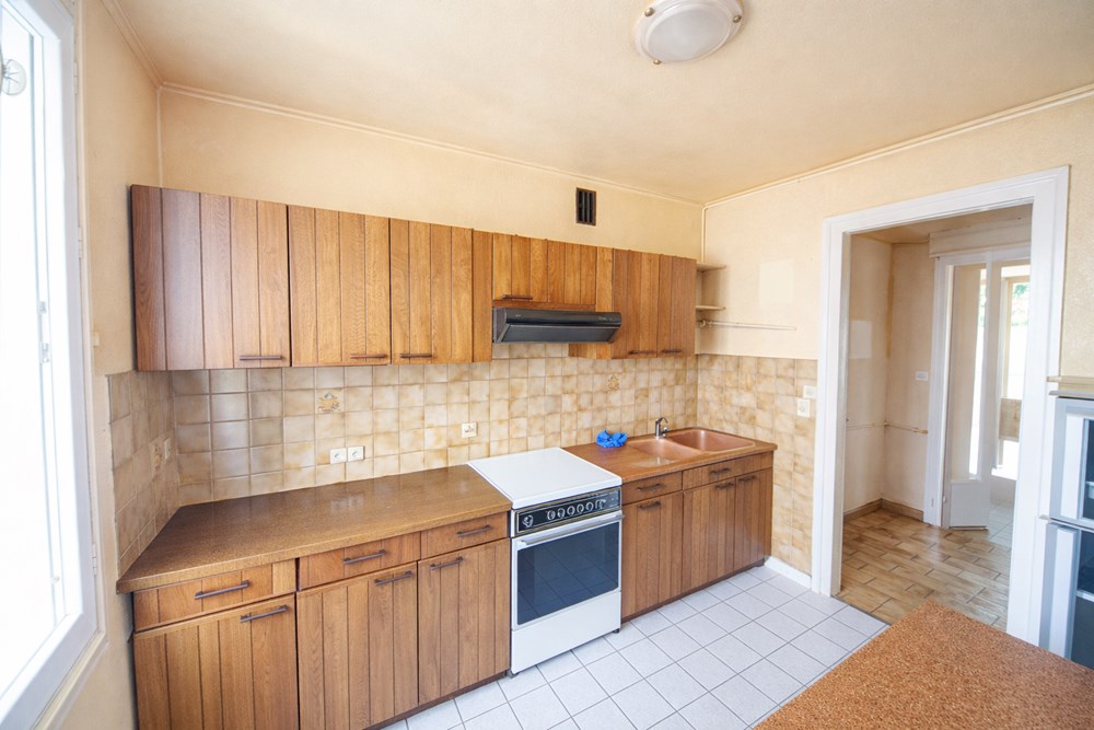 APPARTEMENT 86 M² - 4 CHAMBRES POSSIBLE - GRANDE PIECE DE VIE - DALLE BETON - PROCHE CENTRE VILLE photo 2