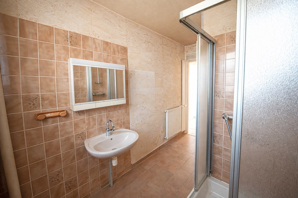 APPARTEMENT 86 M² - 4 CHAMBRES POSSIBLE - GRANDE PIECE DE VIE - DALLE BETON - PROCHE CENTRE VILLE photo 4