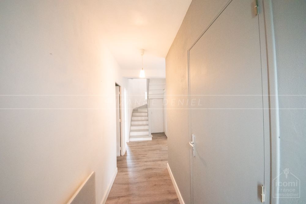 MAISON - 5 CHAMBRES - BEAUX VOLUMES - JARDIN CLOS ARBORE - IDEALEMENT SITUE - GARAGE - QUARTIER CALME photo 3