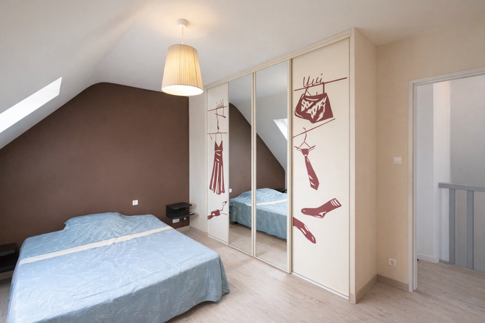 MAISON - 5 CHAMBRES - BEAUX VOLUMES - JARDIN CLOS ARBORE - IDEALEMENT SITUE - GARAGE - QUARTIER CALME photo 4