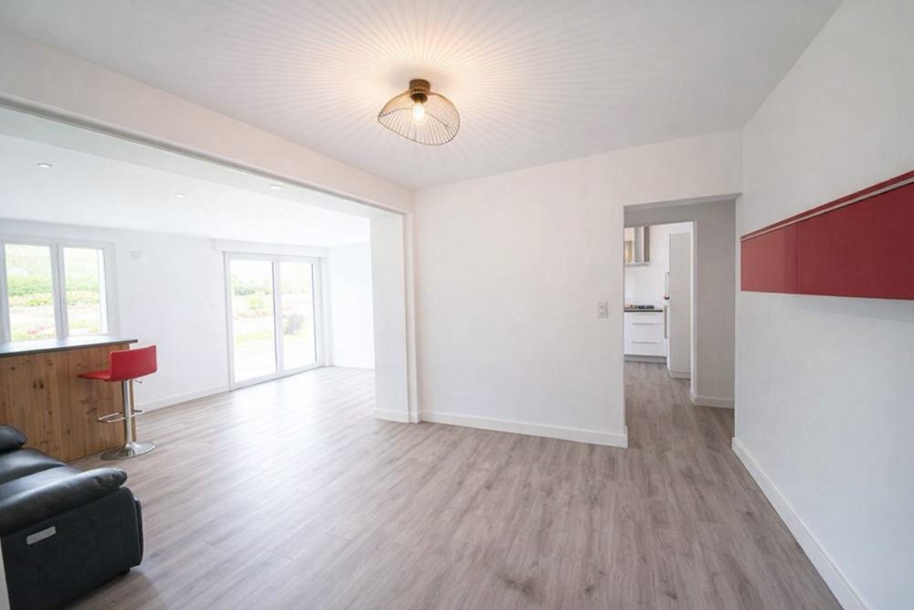 MAISON - 5 CHAMBRES - BEAUX VOLUMES - JARDIN CLOS ARBORE - IDEALEMENT SITUE - GARAGE - QUARTIER CALME photo 2