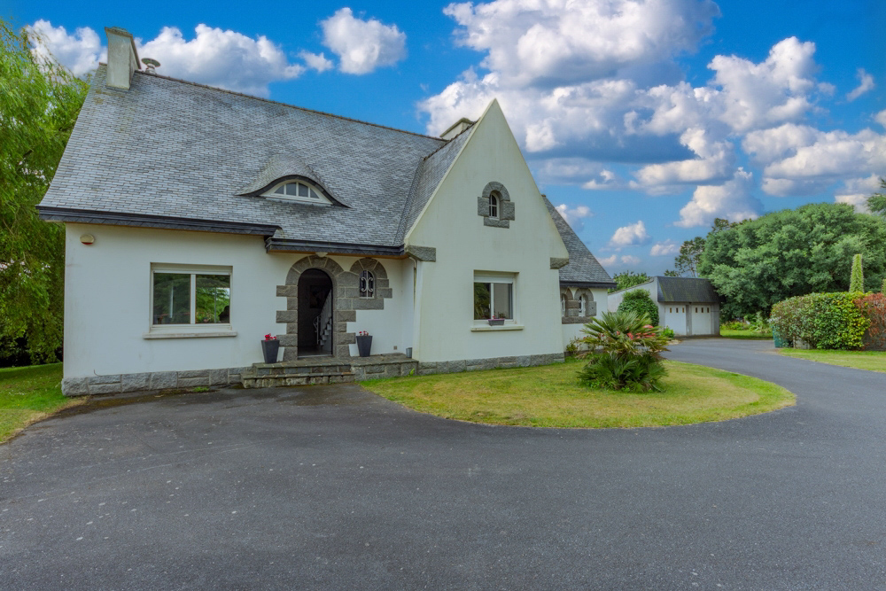 MAISON INDIVIDUELLE 180M² T8 - 6 CHAMBRES - TERRAIN 2850M² CLOS - DOUBLE GARAGE