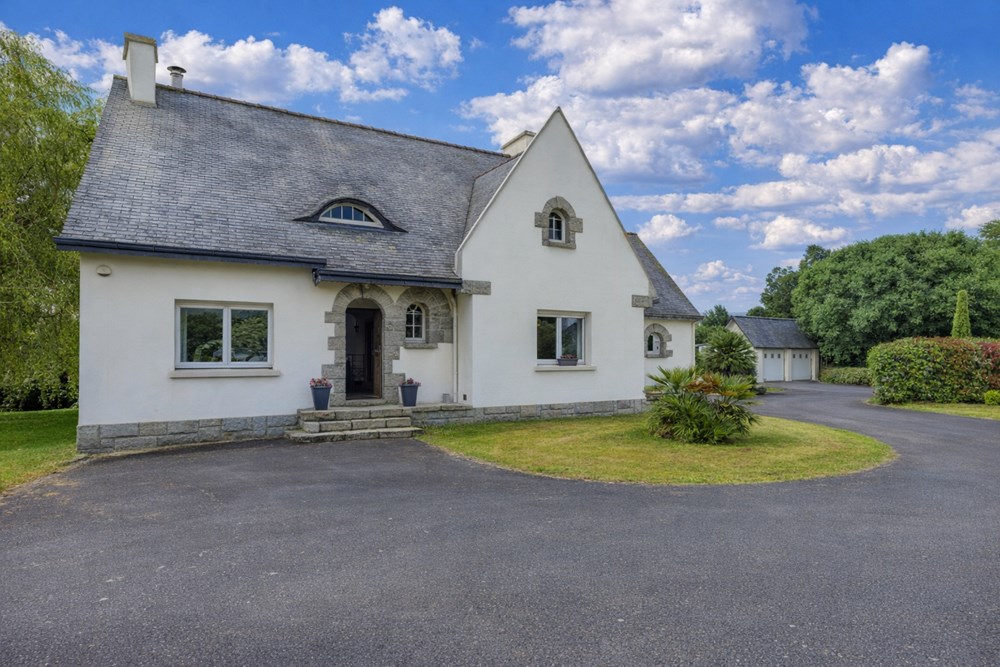 MAISON INDIVIDUELLE 180M² T8 - 6 CHAMBRES - TERRAIN 2850M² CLOS - DOUBLE GARAGE