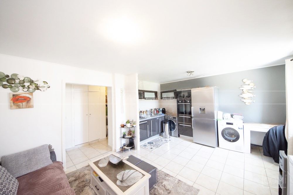APPARTEMENT T2 - CHAUFFAGE URBAIN 500€/AN - DALLE BETON - CALME - STANDING - RESIDENCE RECHERCHEE