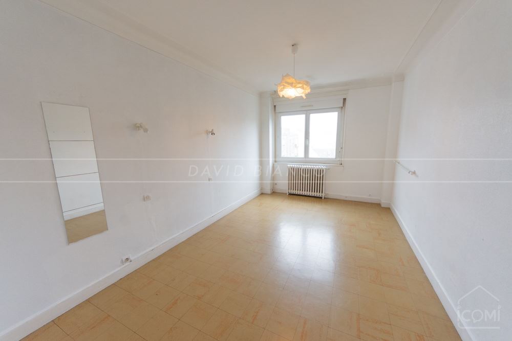 APPARTEMENT T5 112M² - DERNIER ETAGE - DALLE BETON - 3 CHAMBRES - BEAU POTENTIEL photo 3