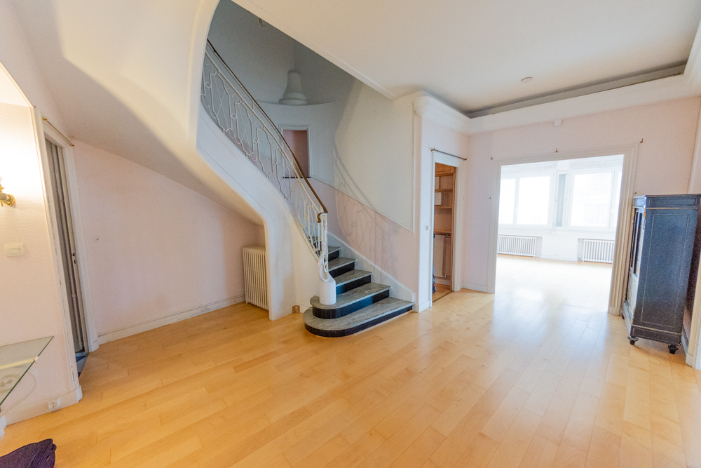 APPARTEMENT DUPLEX T5 145M² - 2 BALCONS - 3 CHAMBRES - BEAU POTENTIEL - LUMINEUX photo 2