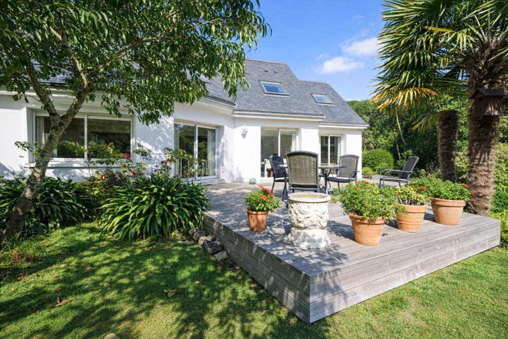 MAISON 1998 - T6 DE 160M² - TERRAIN 3400M² - CALME - - EXCEPTIONNEL - GARAGE - 5 CHAMBRES