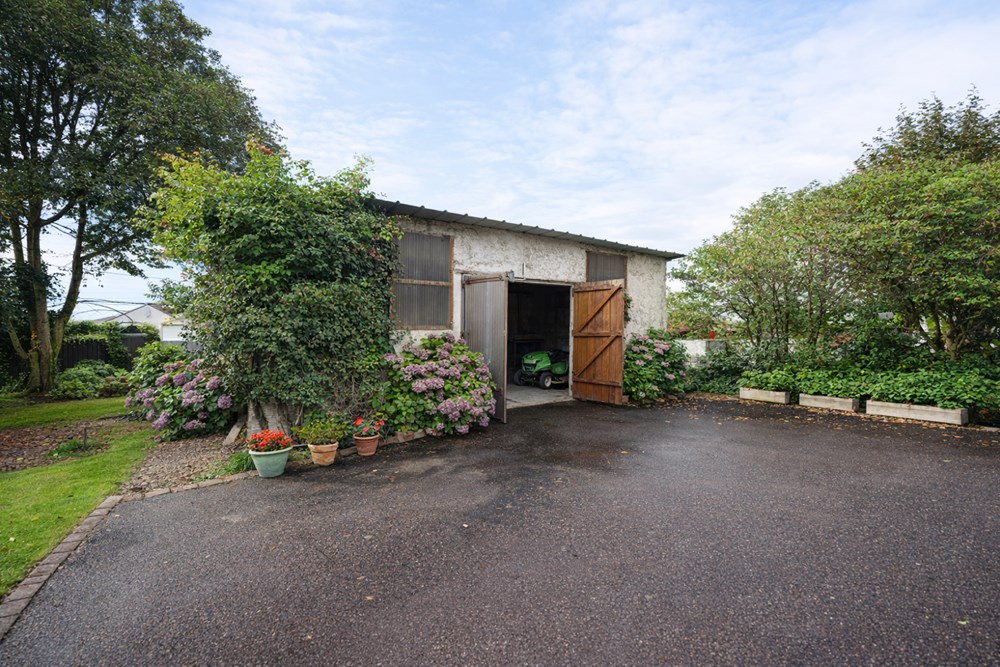 MAISON 1998 - T6 DE 160M² - TERRAIN 3400M² - CALME - - EXCEPTIONNEL - GARAGE - 5 CHAMBRES photo 4