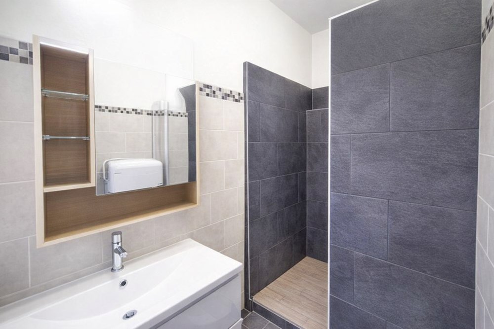 APPARTEMENT - 2 CHAMBRES - DPE D - ETAGES INTERMEDIAIRE - AUCUNS TRAVAUX - RARE SUR LE MARCHE - CAVE. photo 5
