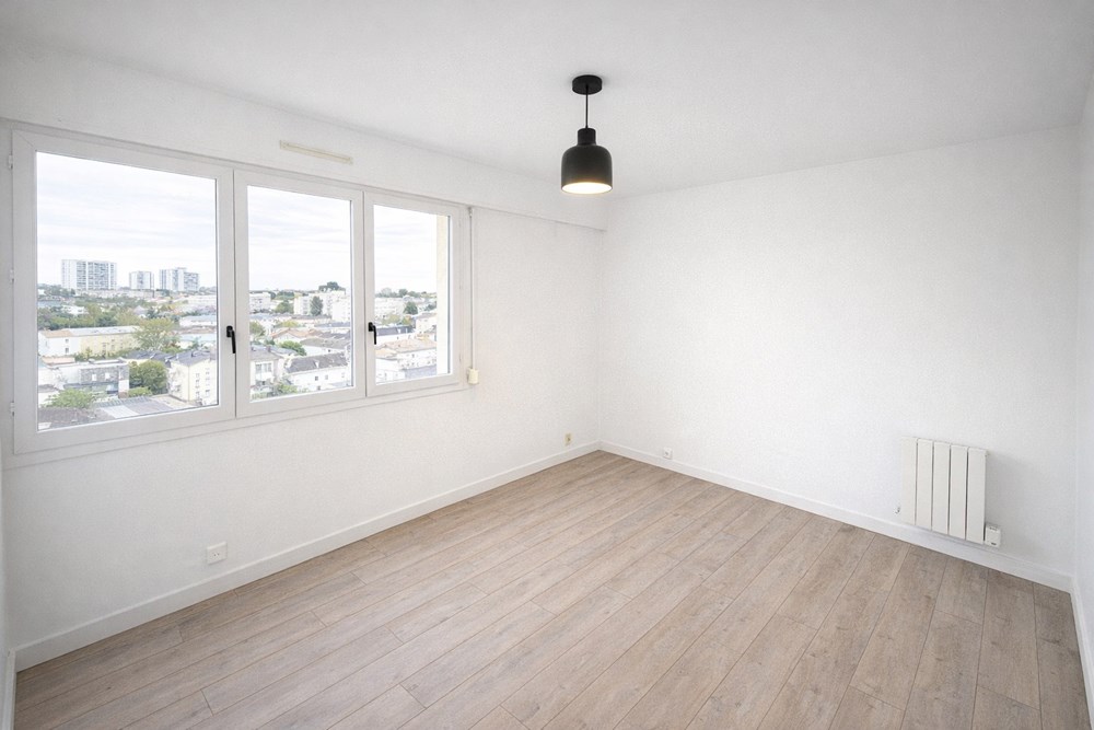 APPARTEMENT - 50 M² - 1 CHAMBRE - RECEMMENT RENOVE - DERNIER ETAGE - ASCENSEUR - CAVE - PLACE STATIONNEMENT - CALME - SANS VIS A VIS - IDEAL INVESTISSEURS OU PRIMO ACCEDANTS photo 3