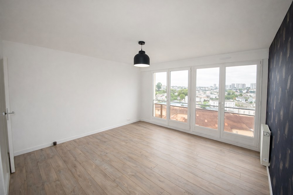 APPARTEMENT - 50 M² - 1 CHAMBRE - RECEMMENT RENOVE - DERNIER ETAGE - ASCENSEUR - CAVE - PLACE STATIONNEMENT - CALME - SANS VIS A VIS - IDEAL INVESTISSEURS OU PRIMO ACCEDANTS