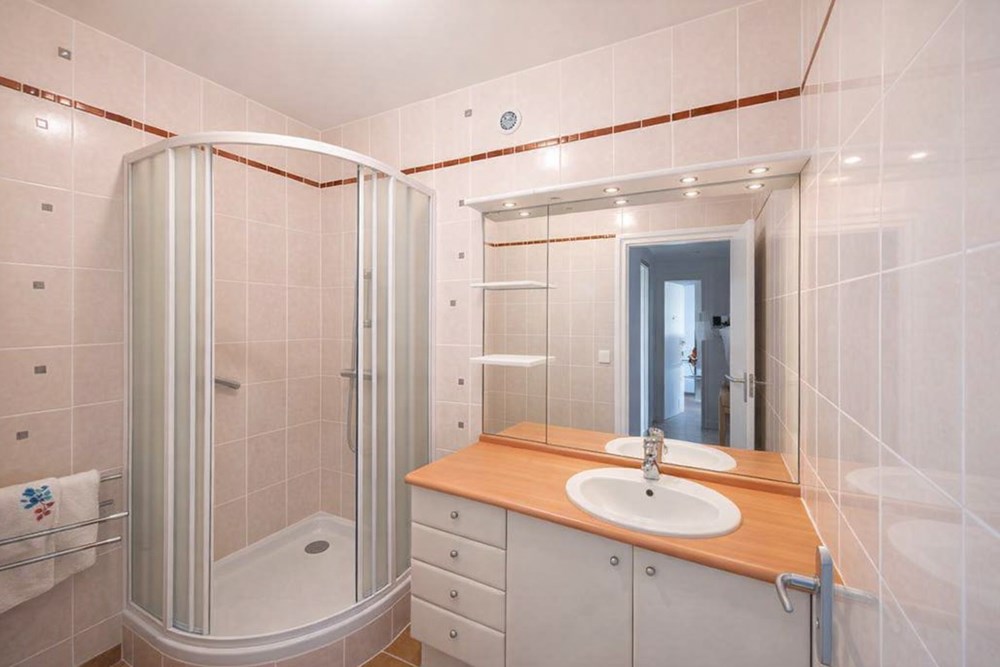 APPARTEMENT T4 DE 93 M2 - 3 CHAMBRES - LUMINEUX - AVEC BALCON - SANS VIS A VIS - DALLE BETON photo 5