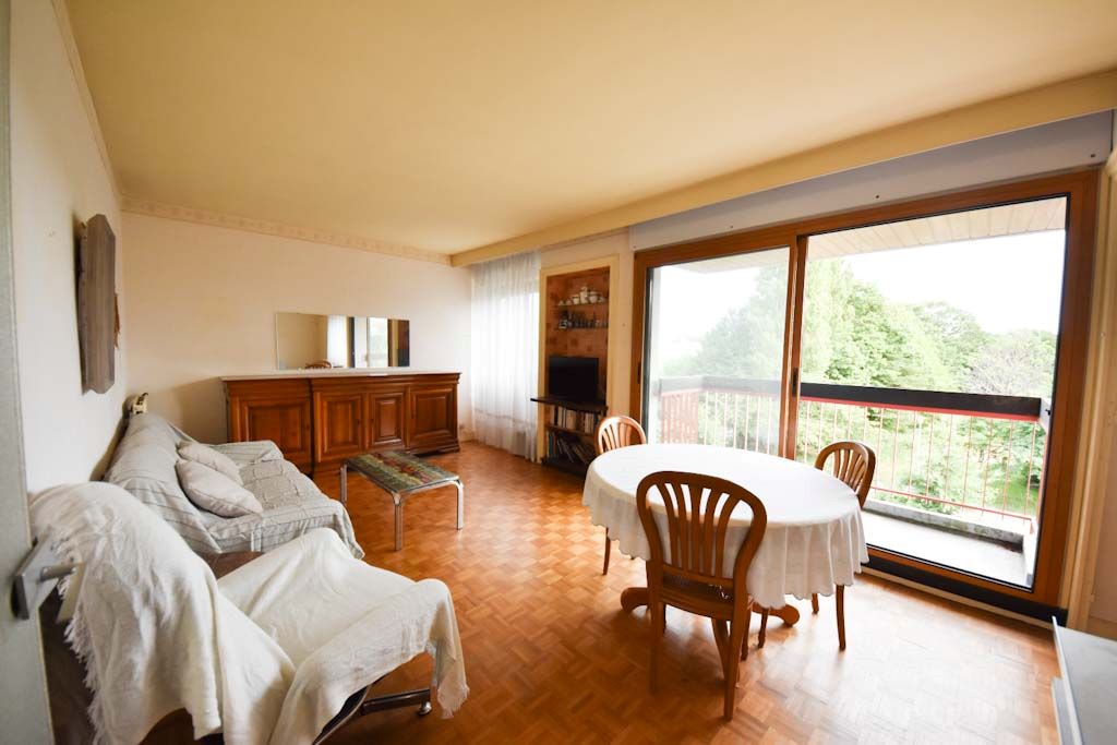 APPARTEMENT T4 DE 93 M2 - 3 CHAMBRES - LUMINEUX - AVEC BALCON - SANS VIS A VIS - DALLE BETON