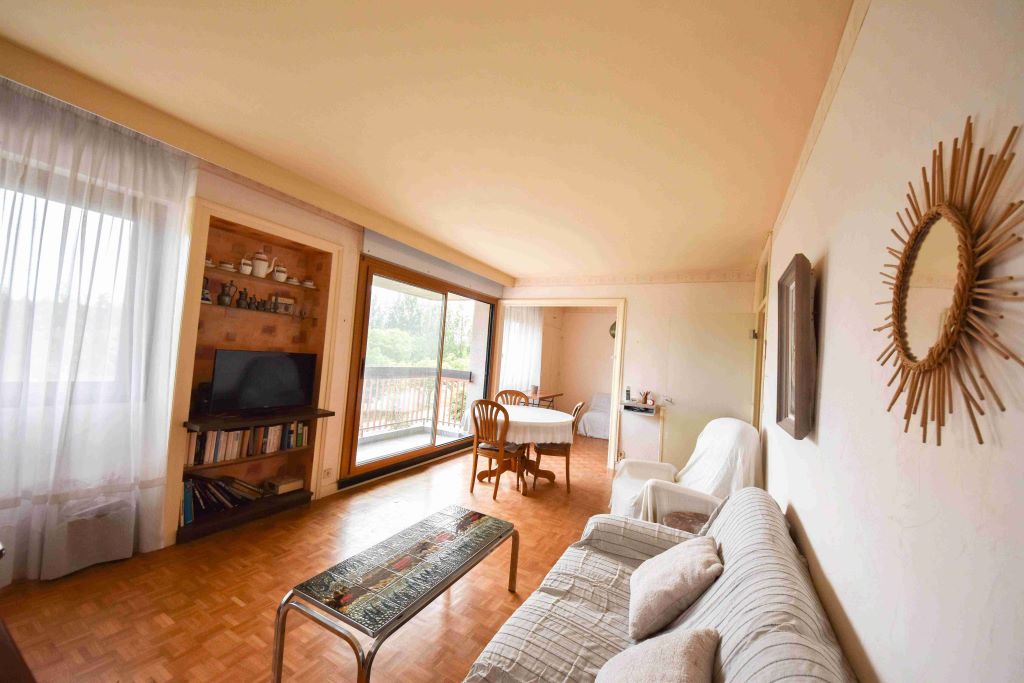 APPARTEMENT T4 DE 93 M2 - 3 CHAMBRES - LUMINEUX - AVEC BALCON - SANS VIS A VIS - DALLE BETON photo 2