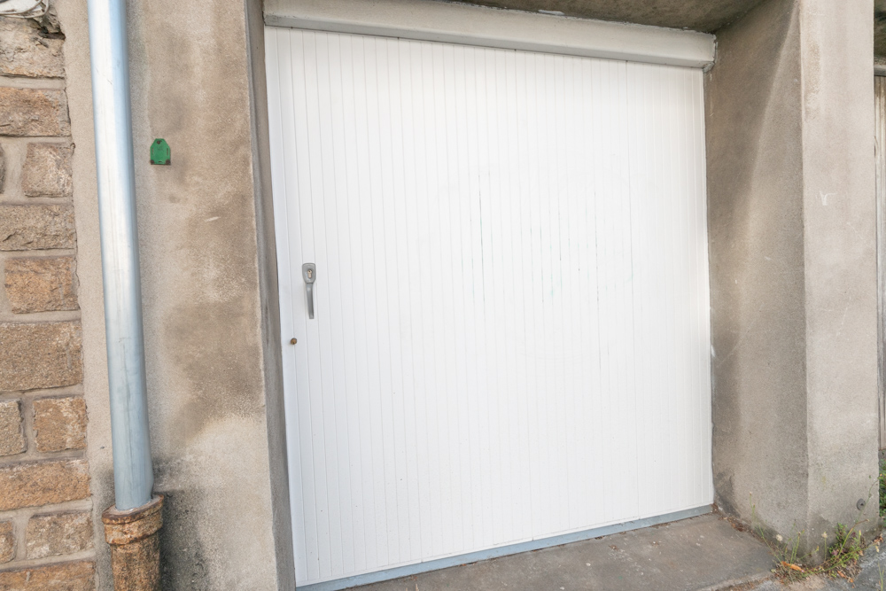 GARAGE BOX 13M² - PROCHE PLACE ALBERT 1ER - PROPRE - IDEAL STOCKAGE CITADINE OU LOCATION photo 4