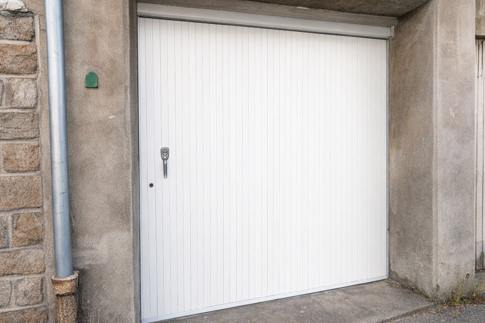 GARAGE BOX 13M² - PROCHE PLACE ALBERT 1ER - PROPRE - IDEAL STOCKAGE CITADINE OU LOCATION