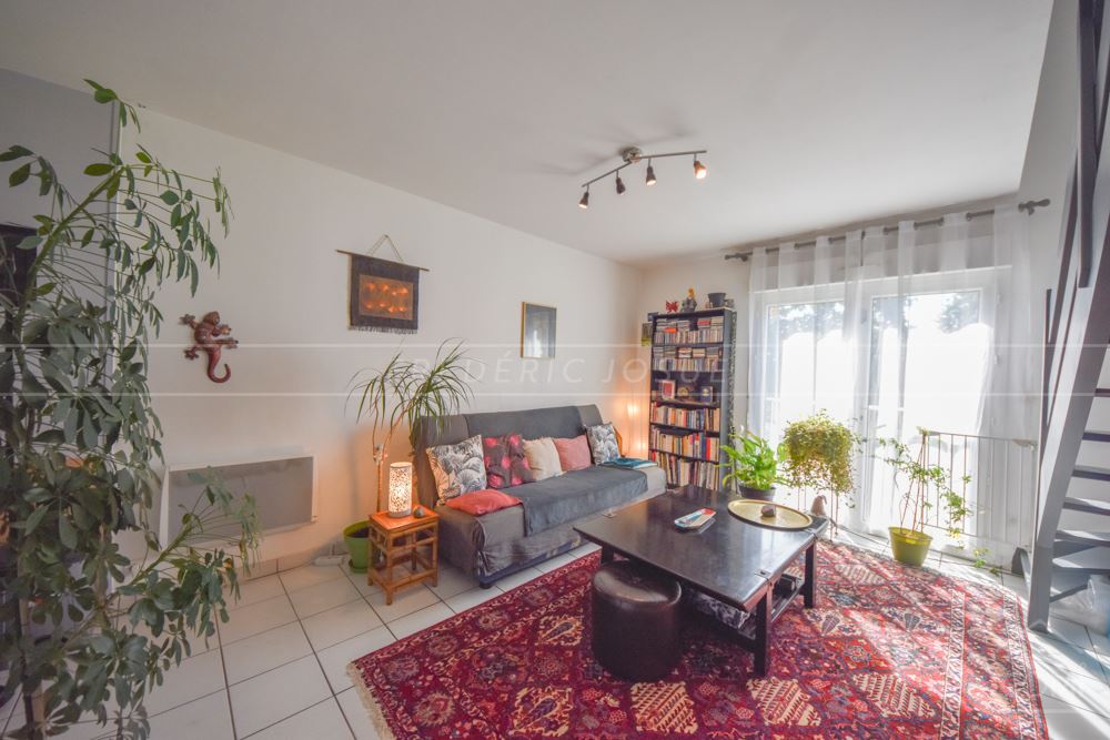 APPARTEMENT DUPLEX T3 DANS PETITE RESIDENCE - ENTRE HAUTE ET BASSE VILLE - PARKING ET CAVE - LUMINEUX ET CALME photo 2