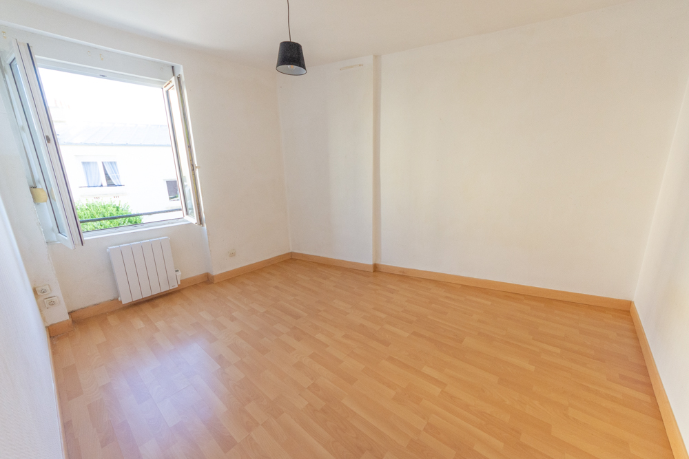 APPARTEMENT T2 33M² - 1 CHAMBRE - DERNIER ETAGE - CAVE - LUMINEUX - CUISINE OUVERTE photo 2