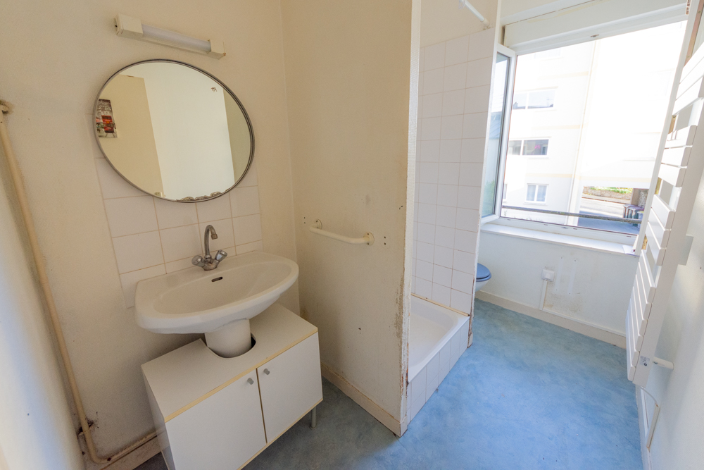 APPARTEMENT T2 33M² - 1 CHAMBRE - DERNIER ETAGE - CAVE - LUMINEUX - CUISINE OUVERTE photo 3