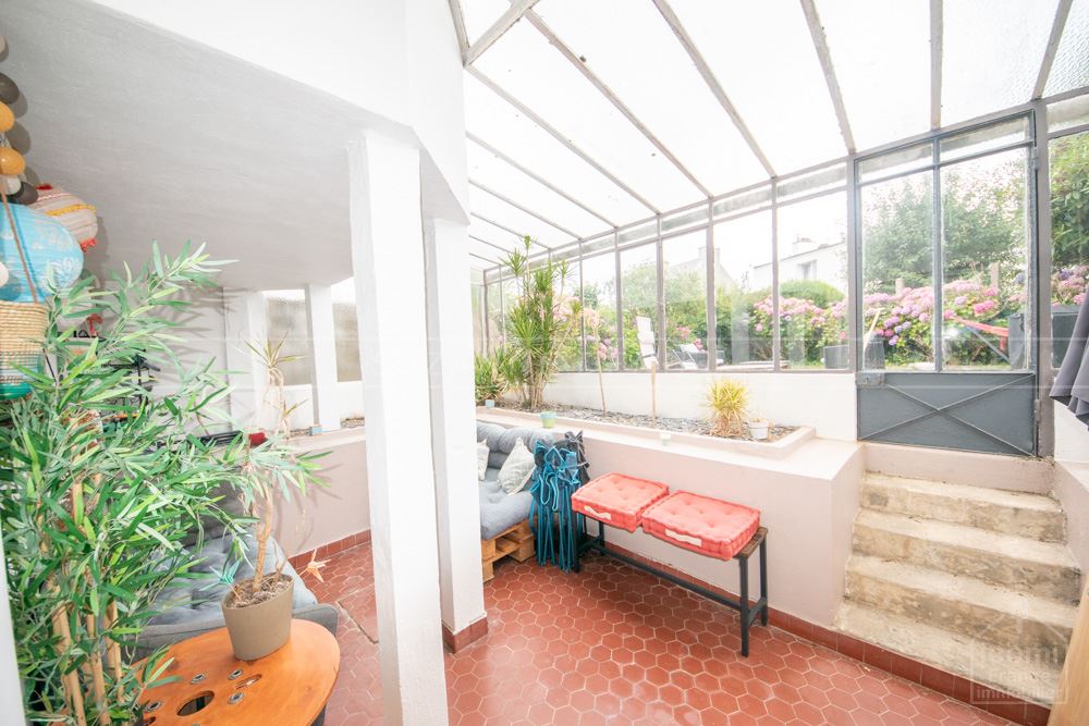 MAISON DES ANNEES 30 - PIECE DE VIE 40 M² - 2/3 CHAMBRES - VERANDA - JARDIN CLOS - PROXIMITE ECOLES ET COMMERCES - COUP DE COEUR - RARE photo 4