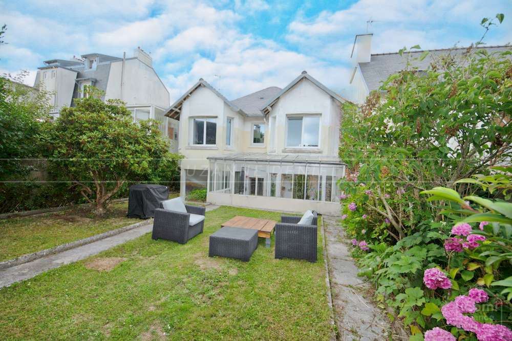 MAISON DES ANNEES 30 - PIECE DE VIE 40 M² - 2/3 CHAMBRES - VERANDA - JARDIN CLOS - PROXIMITE ECOLES ET COMMERCES - COUP DE COEUR - RARE