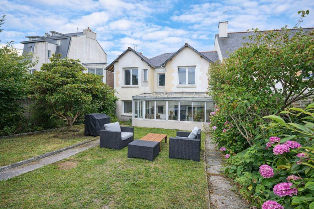 MAISON DES ANNEES 30 - PIECE DE VIE 40 M² - 2/3 CHAMBRES - VERANDA - JARDIN CLOS - PROXIMITE ECOLES ET COMMERCES - COUP DE COEUR - RARE