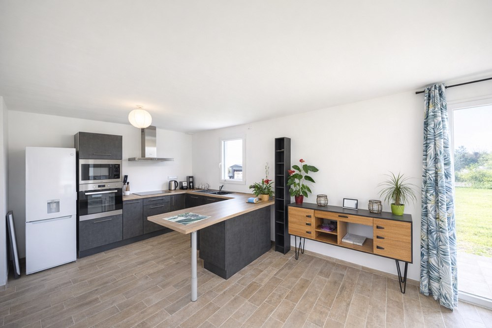 MAISON RECENTE T4 DE 2022 - PIECE DE VIE TRIPLE EN REZ DE JARDIN - 3 GRANDES CHAMBRES (VOIRE 4) - GARAGE - TERRAIN 500M² photo 3