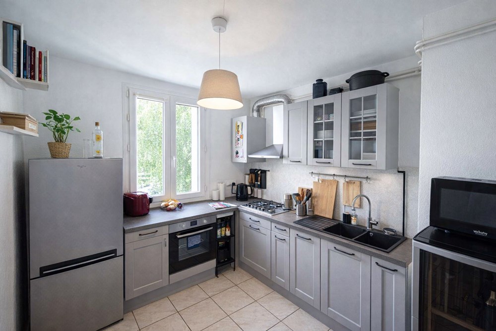 APPARTEMENT 64 M²- 2 CHAMBRES - RDC SURELEVE - SANS VIS A VIS - LUMINEUX - GRANDE PIECE DE VIE - CALME photo 2