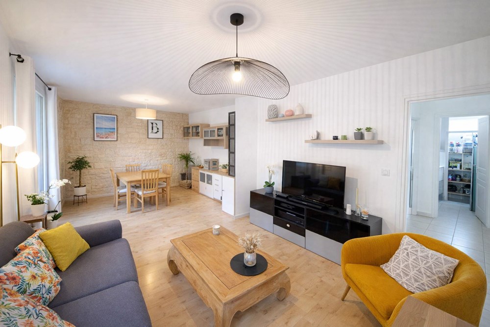 APPARTEMENT 64 M²- 2 CHAMBRES - RDC SURELEVE - SANS VIS A VIS - LUMINEUX - GRANDE PIECE DE VIE - CALME
