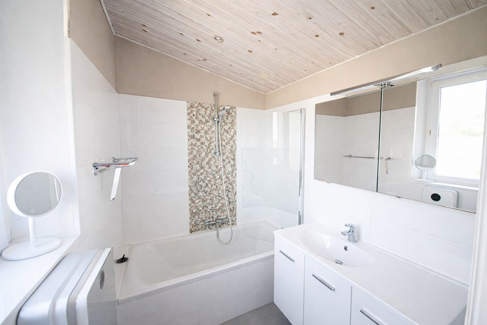 APPARTEMENT 66M² - SUITE PARENTALE - JARDIN CLOS - VUE MER - RARE SUR LE MARCHE - DERNIER ETAGE - photo 5