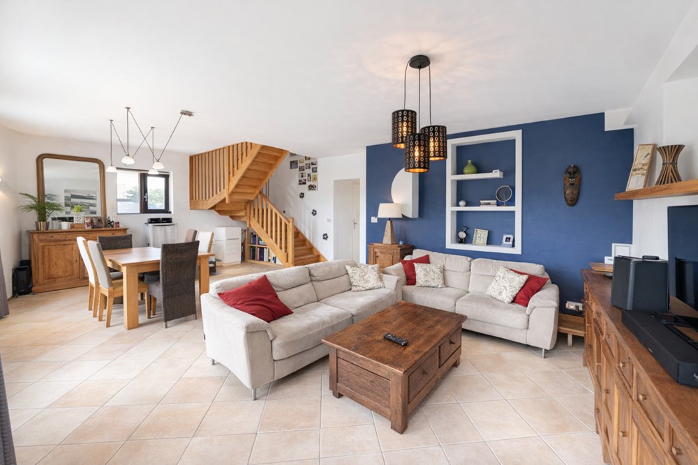 MAISON - 5 CHAMBRES - BEL ESPACE DE VIE - GRAND GARAGE - CARPORT - ENTREE GOUDRONNEE - TERRAIN DE PLUS DE 1500 M² - ENVIRONNEMENT CALME photo 3